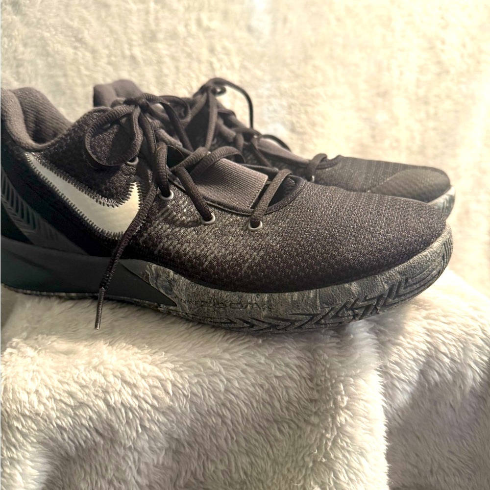 Nike Men Black Chrome Flytrap Zoom - Picture 3 of 11